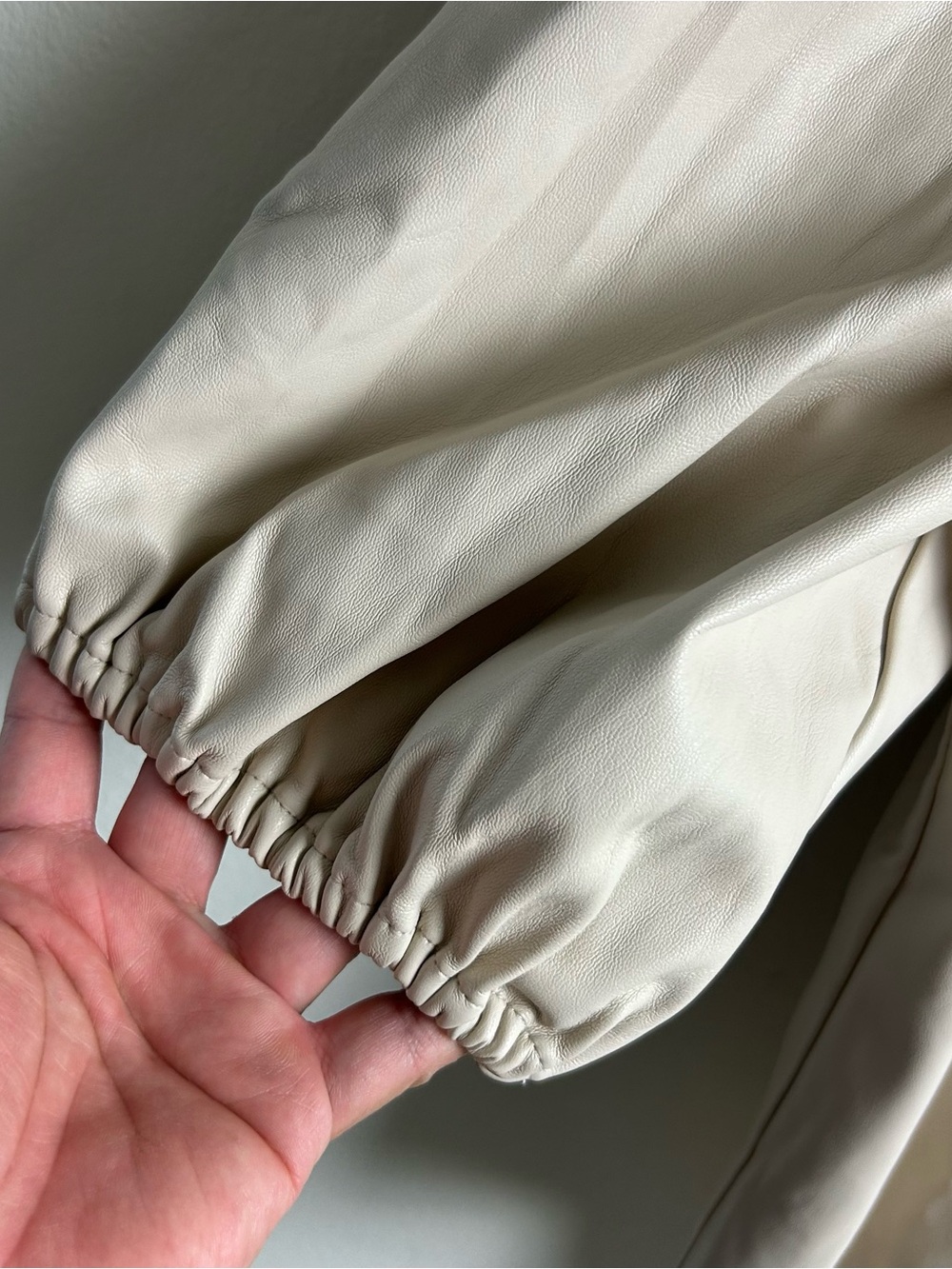 Eloquii Cream Faux Vegan Leather Puff Balloon Sleeve Button-Up Top Plus Size 18 - Picture 4 of 11